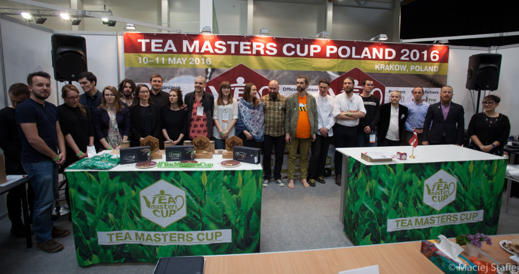 Wszyscy uczestnicy TMC Poland 2016 z sędziami - fot. Maciej Stafiej - Kurs na herbatę
